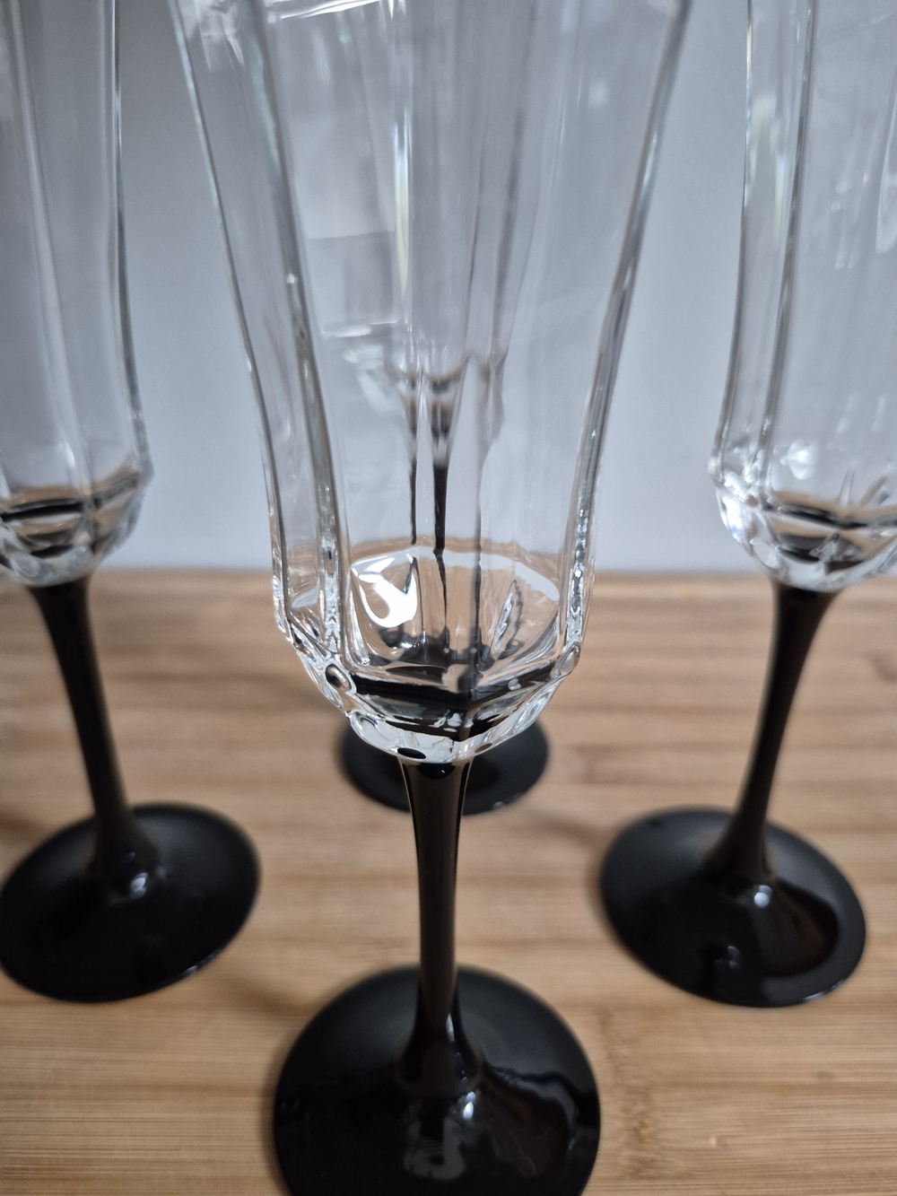 Vintage 80s Luminarc Octime Black Stem Glassware Set - 8pc Set (4 Wine/4 Champ) - Picture 9 of 10